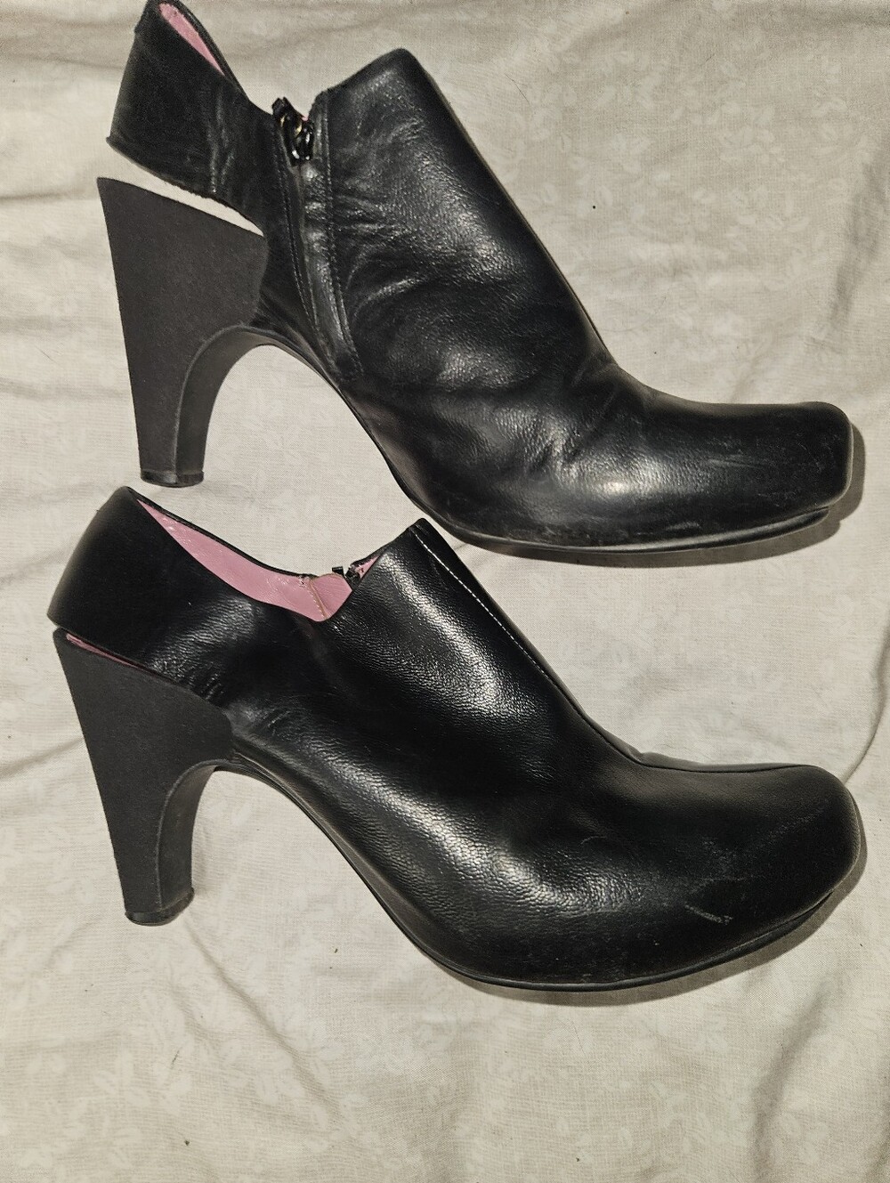 Tsubo Womans Black Heel Size 8.5